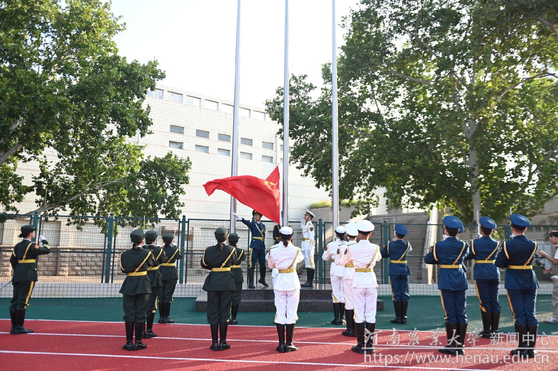 升旗仪式现场.JPG